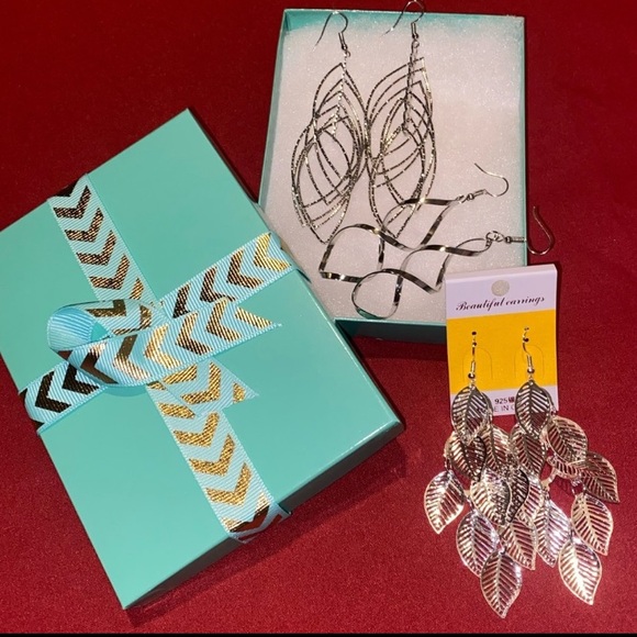 Silver Earring Set. - Picture 8 of 8